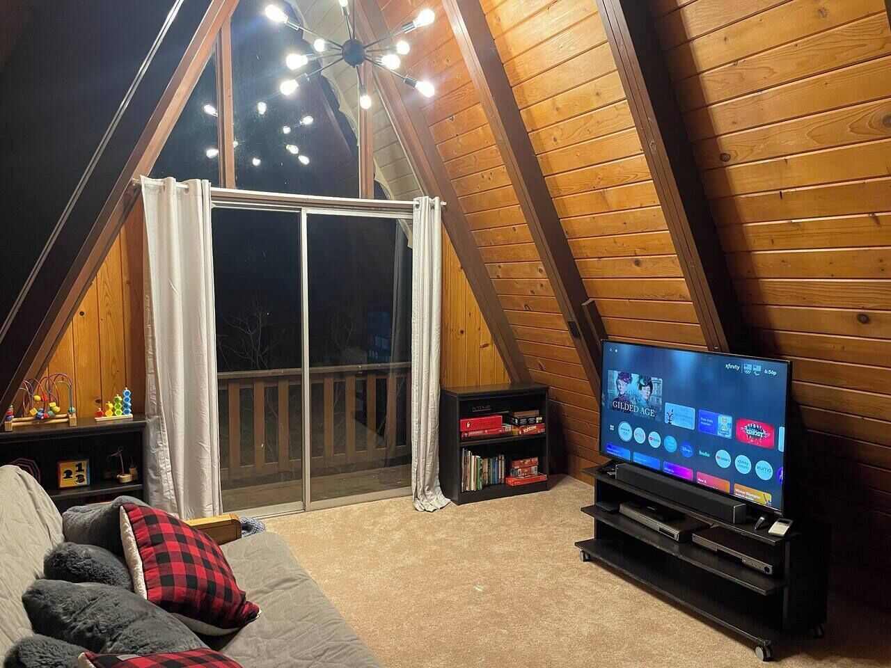 Tv, eldstad, tv-spel och dvd-spelare
