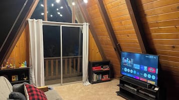 Tv, eldstad, tv-spel och dvd-spelare