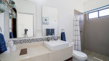 Maison Deluxe, 3 chambres, non-fumeur, patio | Salle de bain