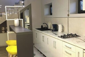 Private kitchen - Guesthouse in Historic Village (Ashtarak)