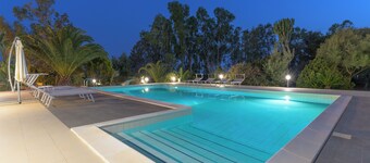 Thalìa, villa in Sicily by the sea with swimming pool