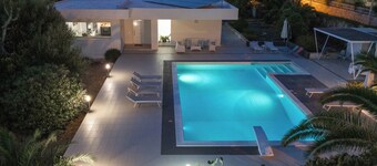 Thalìa, villa in Sicily by the sea with swimming pool