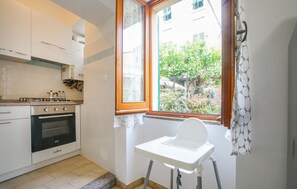 Kjøleskap, ovn og kokeplater