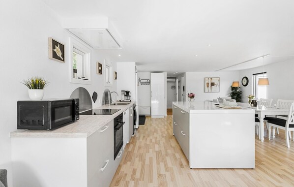 Réfrigérateur, four, plaque de cuisson, lave-vaisselle