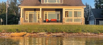 The most Charming cottage in the U.P. with 4 bedrooms & WiFi, on Lake Milakokia