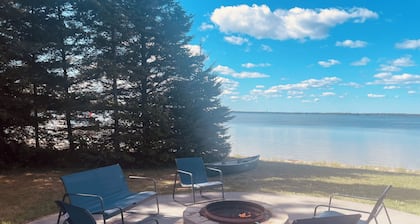 The most Charming cottage in the U.P. with 4 bedrooms & WiFi, on Lake Milakokia