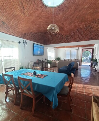 Excelente Casa de Espacios Amplios, Para Reuniones Familires y de Amigos