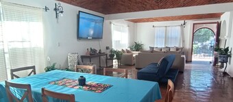 Excelente Casa de Espacios Amplios, Para Reuniones Familires y de Amigos