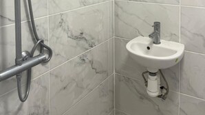 Apartment | Bathroom