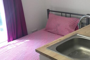 1 bedroom, iron/ironing board, free WiFi, bed sheets - Cosy Central London Apartment a new (London)