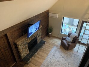 Interior - Lovely 3-bedroom house on Rapid River with easy access to Torch Lake sandbar!  (Rapid City)