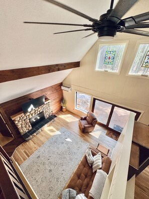 Smart TV, fireplace