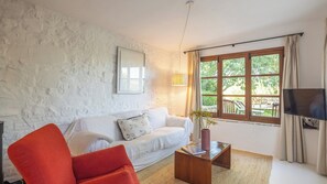 TV, fireplace - Flor de Pita Jimena de la Frontera by Ruralidays (Cádiz)