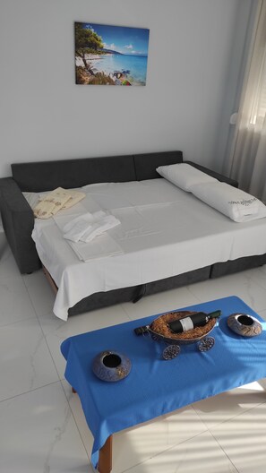 1 slaapkamer, een strijkplank/strijkijzer, wifi, beddengoed