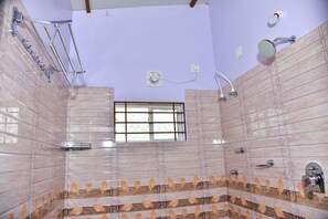 Shower, soap, shampoo - Madhuvana Homestay Coorg  (Madikeri)