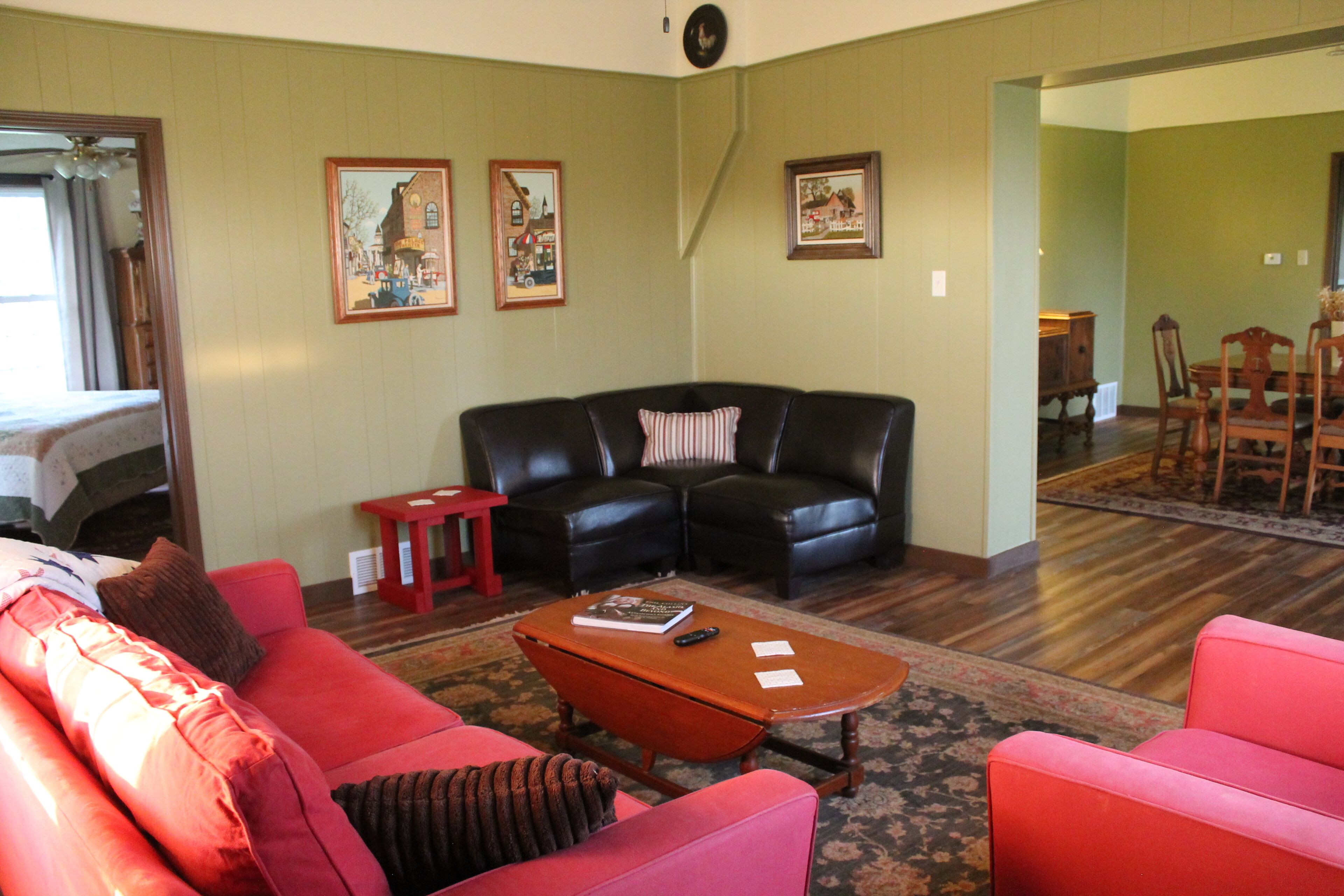 Smart TV, libros, estéreo y oficina 