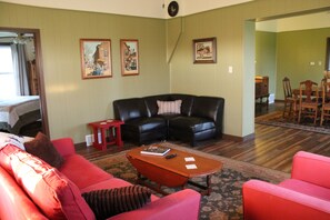 تلفزيون ذكي، كُتُب، ستيريو، مكتب