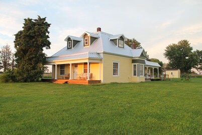 The Farm House - Your Peaceful Country Getaway!