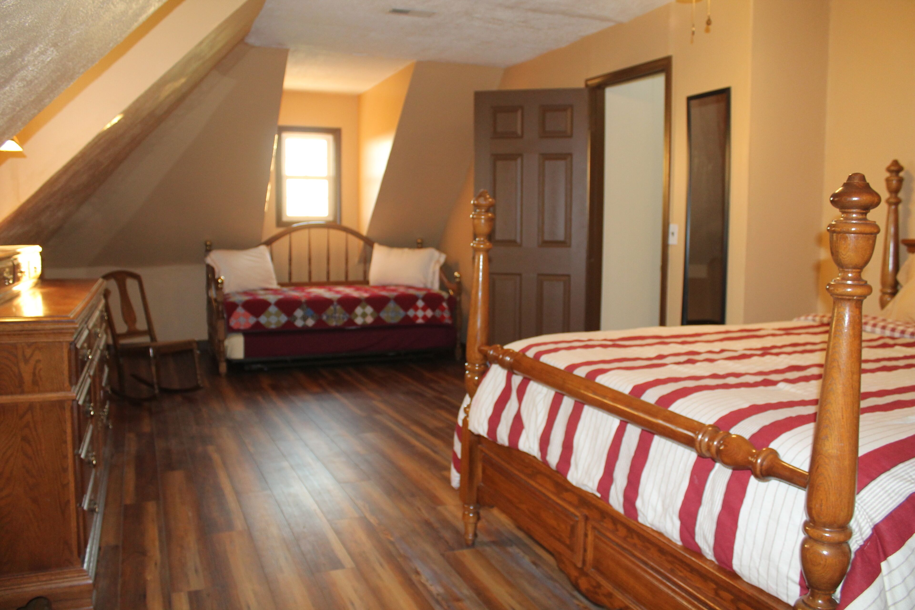 4 quartos, escrivaninha, Wi-Fi de cortesia, roupa de cama
