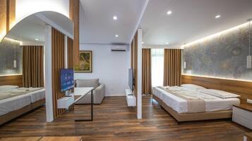 Red Vip Premium Studio | 1 bedroom, blackout drapes, free WiFi