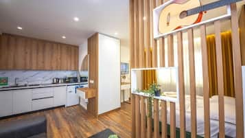 Blue Standard Deluxe Studio | 1 bedroom, blackout drapes, free WiFi