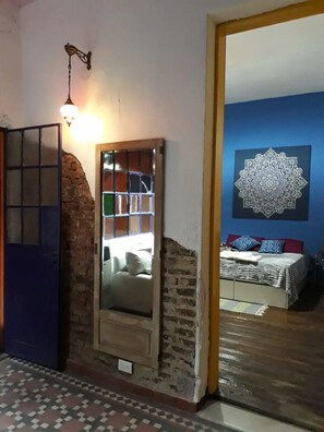 1 slaapkamer, een strijkplank/strijkijzer, wifi, beddengoed