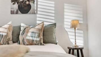 2 slaapkamers, een strijkplank/strijkijzer, reisbedje, wifi