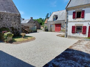 Property grounds - Les gîtes de Kerhuon at the tip of Brittany in France, close to the sea. (Audierne)