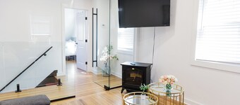 Marvelous 4-bedroom house in Woodlawn Heights, family friendly.