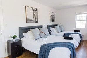 4 bedrooms, desk, WiFi, bed sheets - Marvelous 4-bedroom house in Woodlawn Heights, family friendly. (Yonkers)