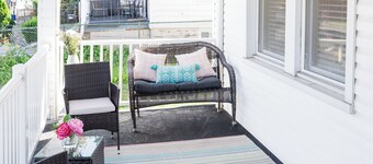 Marvelous 4-bedroom house in Woodlawn Heights, family friendly.