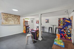 Children’s area - Spacious 5B2B home 5 min to airport with AC, Game Room, Sleeps 16 (SeaTac)