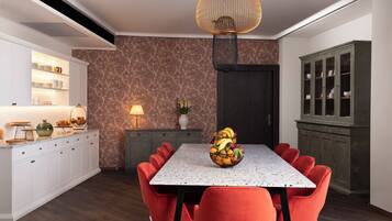 Petit déjeuner buffet (15 EUR par personne)