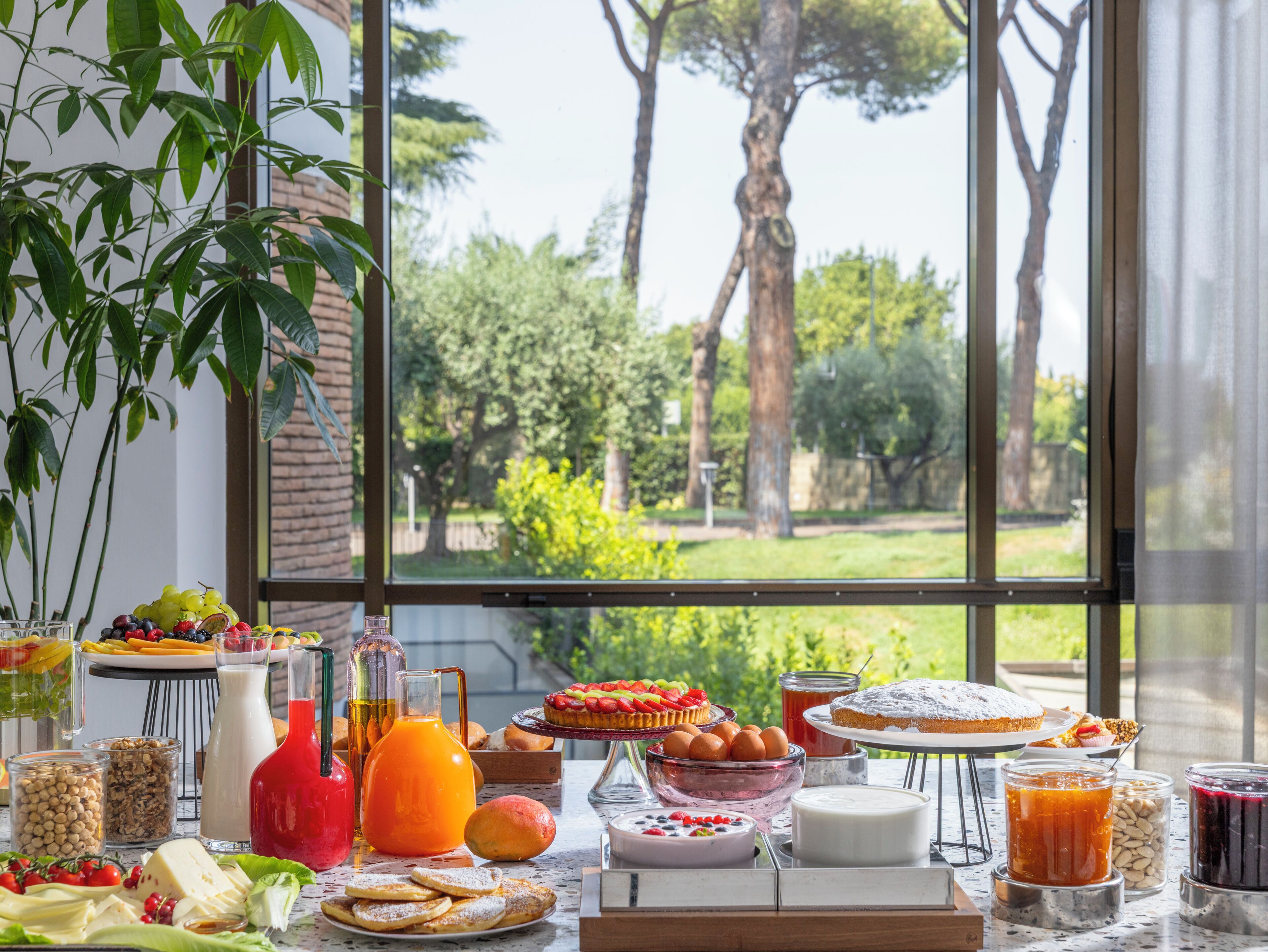 Daily buffet breakfast for a fee