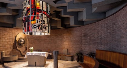 Adoro Hotel