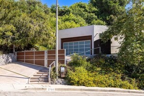 Exterior - Private Bali Inspired Villa (Beverly Hills)