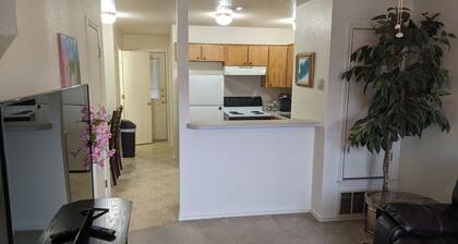 Cheerful 2-bedroom townhome