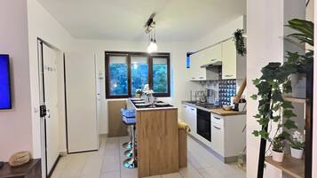 Fridge, microwave, oven, stovetop