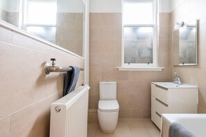 Apartment | Bathroom | Combined shower/tub, deep soaking tub, hair dryer, towels - Stunning 5 Bedroom Large Apartment With Parking (Edinburgh)