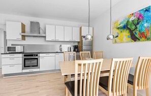 Fridge, stovetop, dishwasher, coffee/tea maker - Gudhjem Søpark Lejl. 52 (Gudhjem)