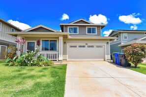 Exterior - Modern 4-bedroom house in family-friendly Hoopili with WiFi, AC (Ewa Beach)