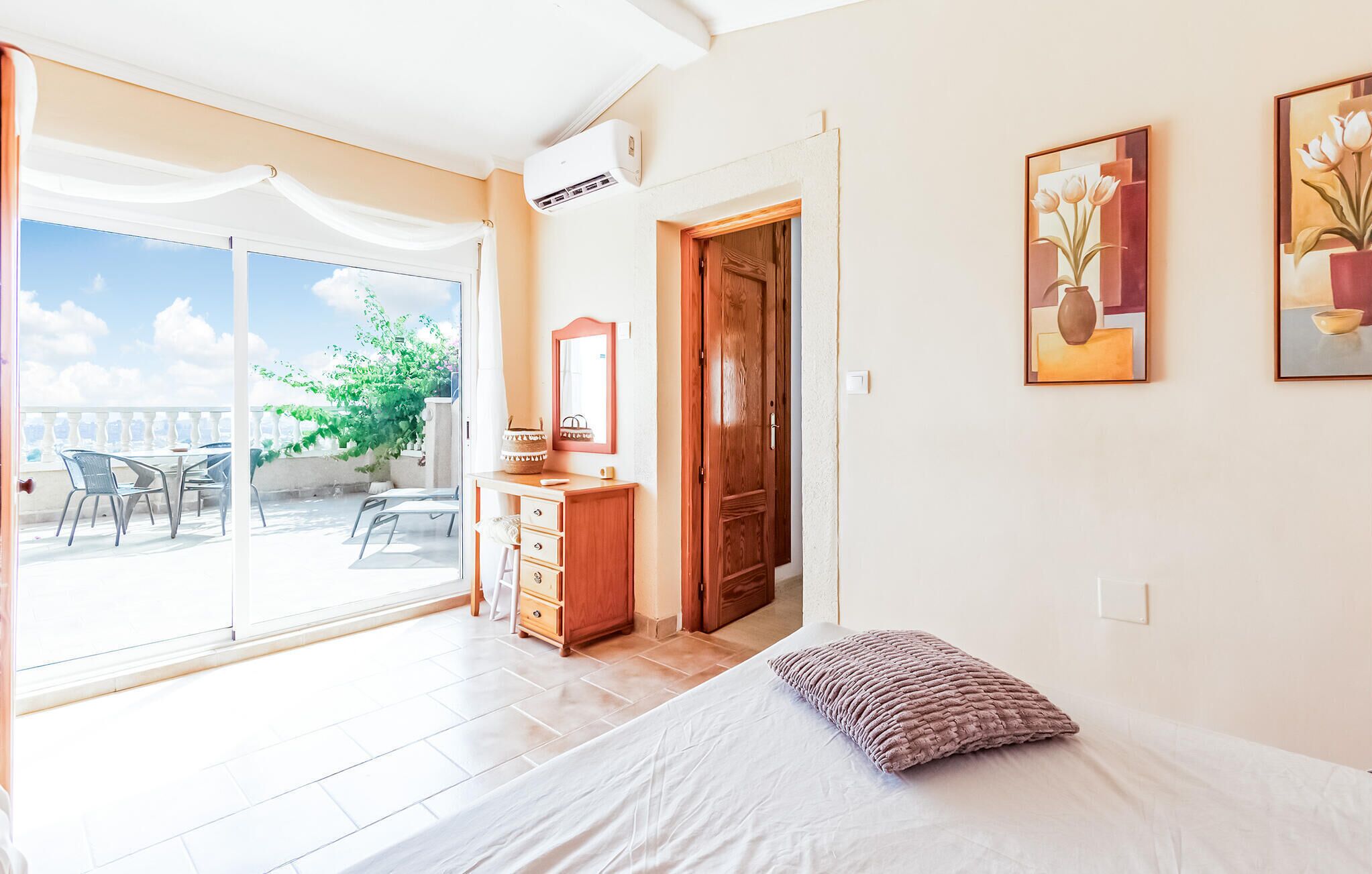 4 dormitoris, un bressol de viatge, wifi gratuïta i roba de llit 