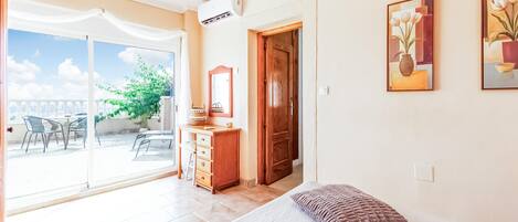 4 makuuhuonetta, vauvan matkasänky, ilmainen Wi-Fi, vuodevaatteet