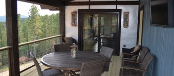Spacious, 3 bedroom private cabin on 6 acres. Near Mickelson trail & Deadwood