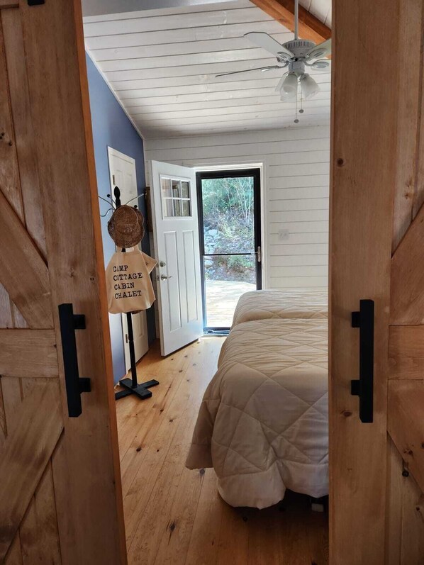 4 室のベッドルーム、WiFi、ベッドシーツ