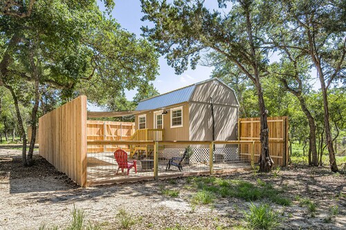 Cozy Romantic TINY HOME CABIN w/ FirePit and Blackstone Grill