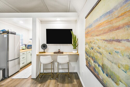 Cozy Romantic TINY HOME CABIN w/ FirePit and Blackstone Grill