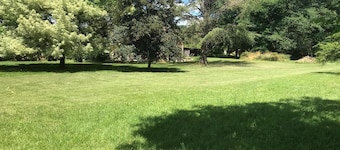 "Nature et Douceur" and its green park within easy reach of many activities