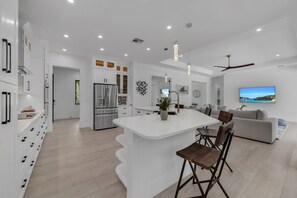 Interior - Luxurious 2024 5-BR House-- Heated Pool and Outdoor Kitchen, just minutes from beaches and downtown (Naples)