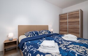 3 室のベッドルーム、セーフティボックス (室内)、旅行用ベビーベッド、WiFi (無料)